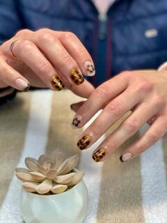 INTRODUCING TOTNES NAILS